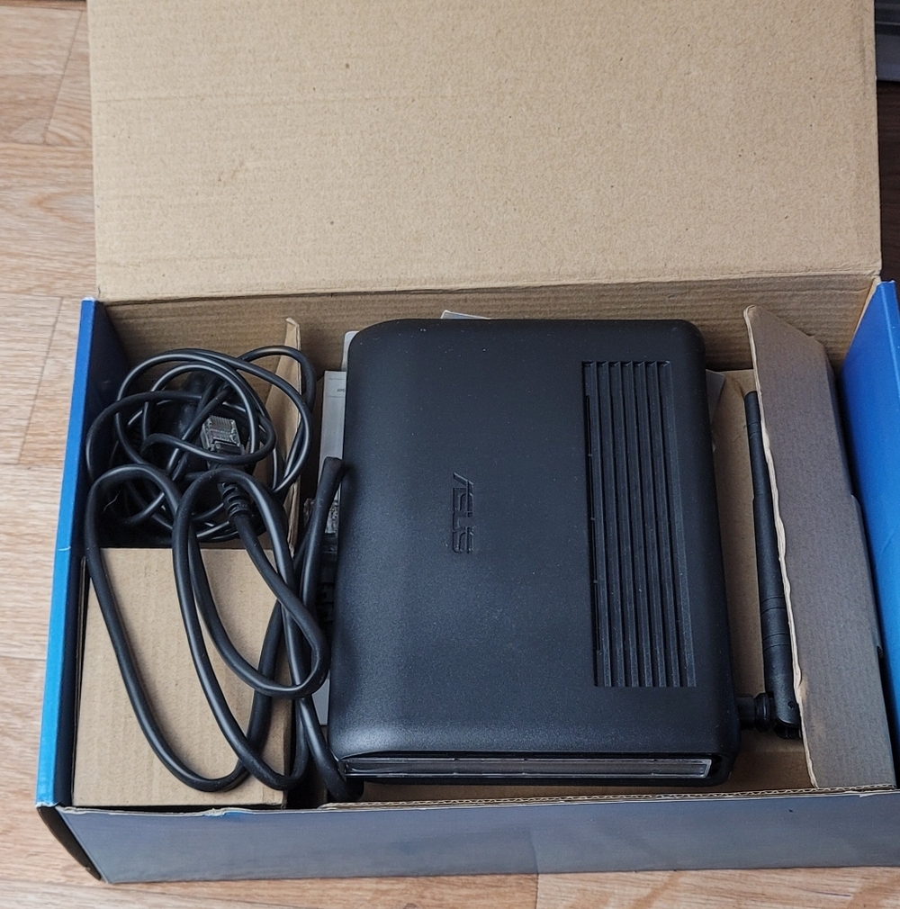 ASUS Wireless-N RT-N10+ Router Black - Picture 2 of 6